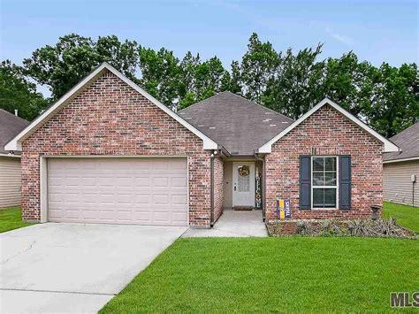 It contains 3 bedrooms and 2 bathrooms. . Zillow prairieville